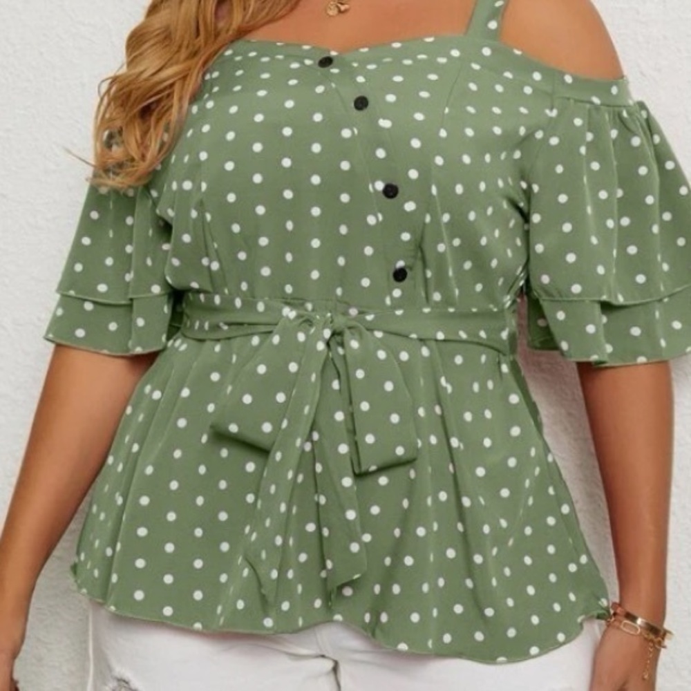🎉🎉HP🎉🎉Shein Off shoulder Dot blouse New